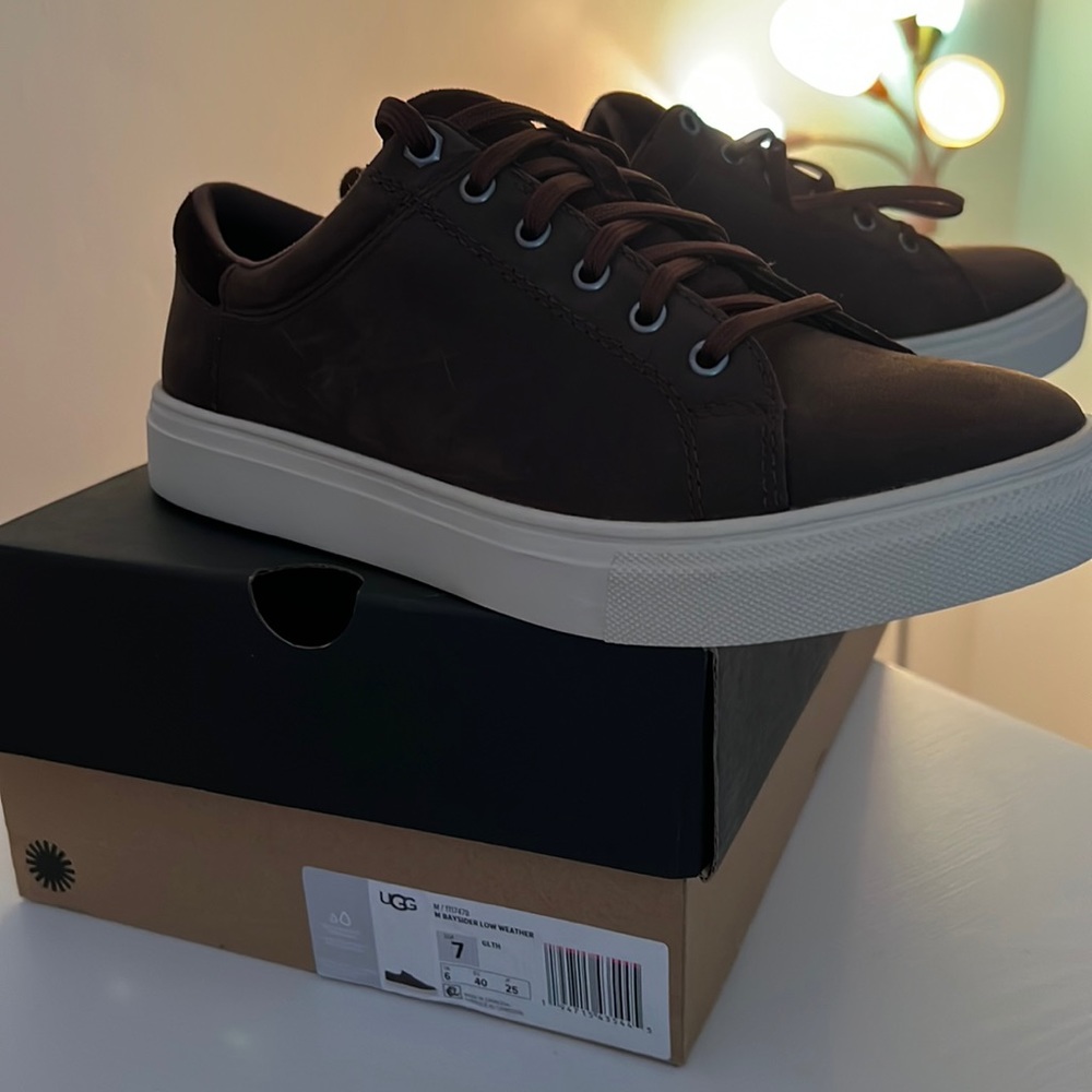 $150 - UGG Leather/Suede Sneakers lace up waterproof